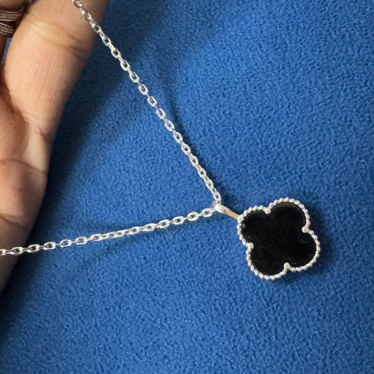 18K White Gold Vintage Alhambra Black Onyx Pendant attached necklace's chain